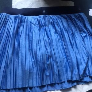 NWT Tail Silky Spleate Skirt with Ball Under short
